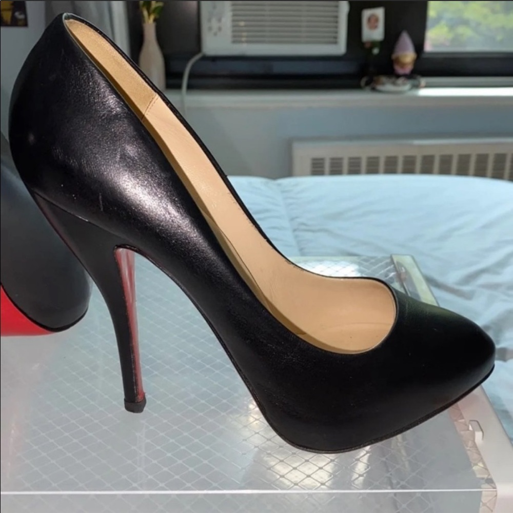Christian Louboutin black round toe pumps *SALE* - Picture 5 of 10